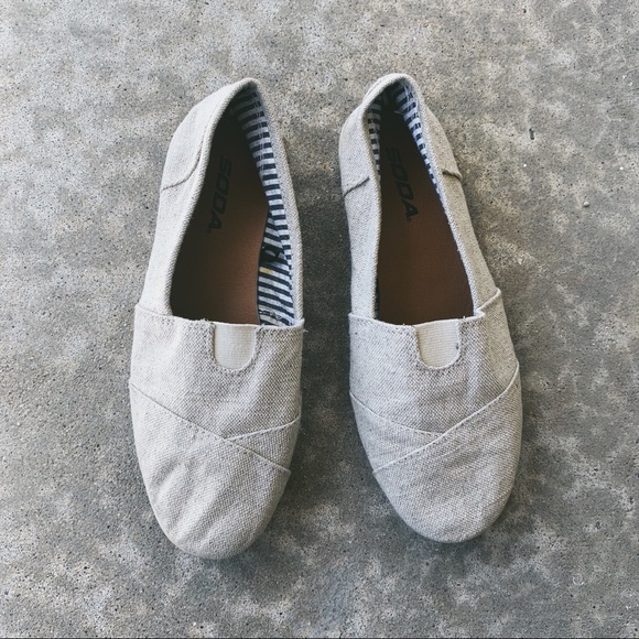Soda Shoes - Toms-like cream / beige / tan canvas slip on shoes